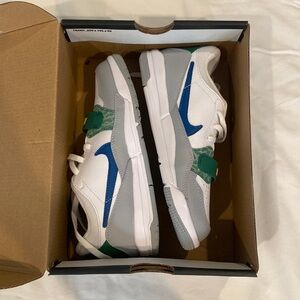 Brand New boys size 2 Jordan Legacy 312 Low